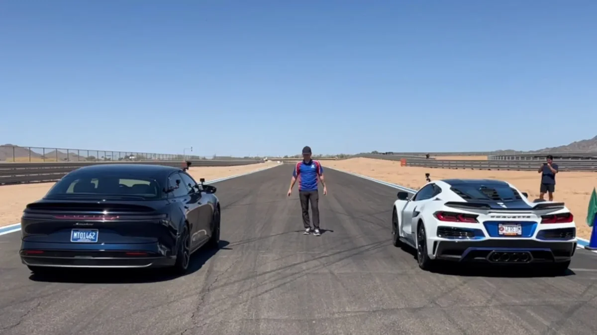 Cette Corvette ZR1X a dominé une Bugatti Chiron avant de se faire remettre à sa place par une Lucid Air Sapphire