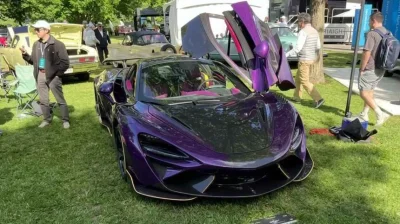 Cette McLaren 675LT de 1 000 ch cache un intérieur en cuir d’alligator violet