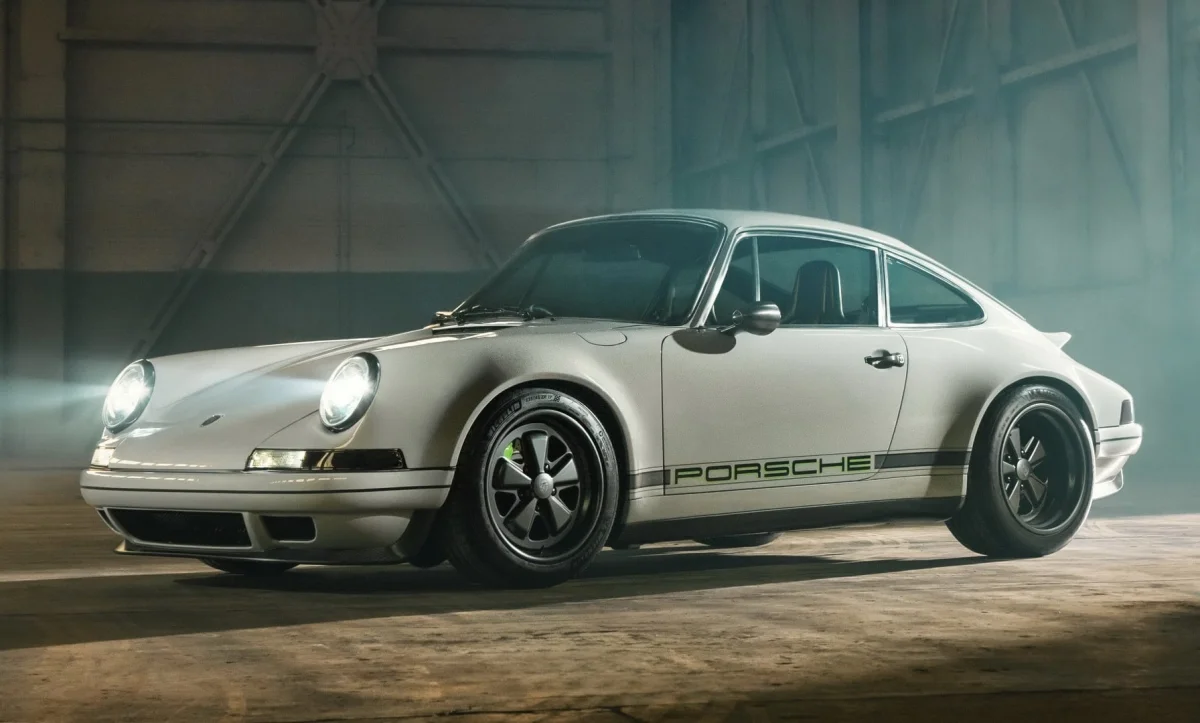 Sous ses airs de vieille Porsche 911, cette 964 à 500 000 €, signée Theon Design, cache une fiche technique redoutable