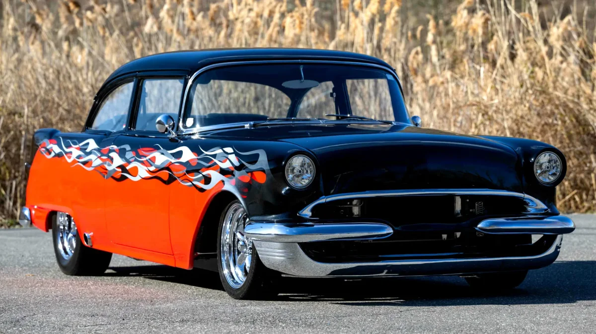 Pontiac Chieftain (1955) : cette américaine aux enchères cache un énorme V8 de 8,3 litres
