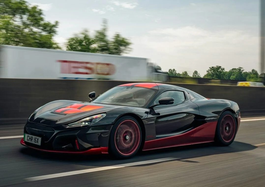Rimac Nevera : un explorateur relève un défi de 2 700 km au volant de l’hypercar électrique