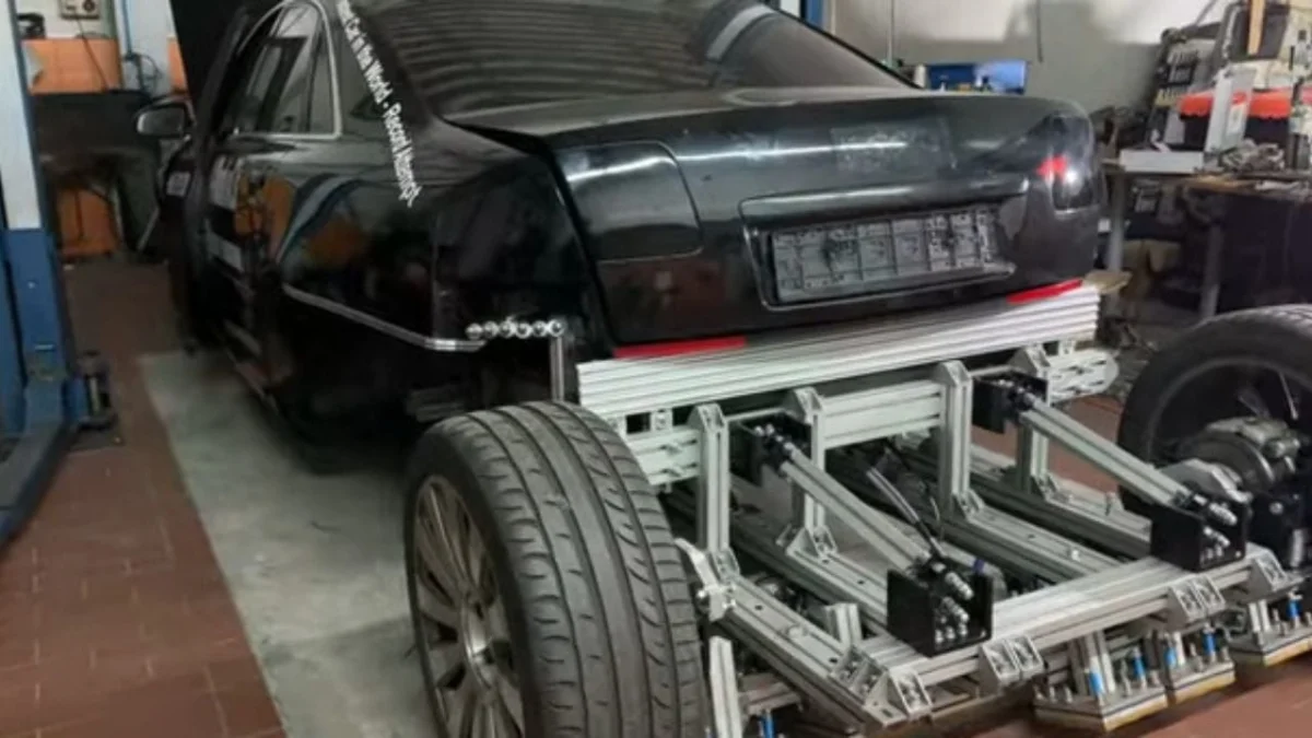 Cette Audi A8 à air comprimé avance sans transmission et promet un 0 à 100 km/h totalement délirant