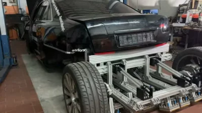 Cette Audi A8 à air comprimé avance sans transmission et promet un 0 à 100 km/h totalement délirant