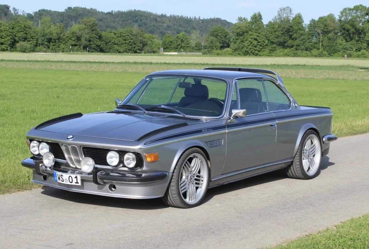 Cette BMW 3.0 CSL cache en fait une mécanique de M5 E39 sous le capot (+images)