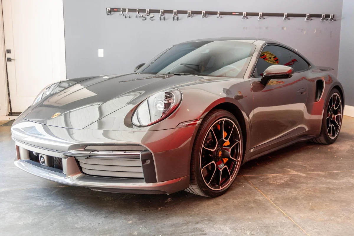 Il rate une Porsche 911 Turbo S aux enchères… puis l’achète à son voisin et la revend presque sans perdre d’argent