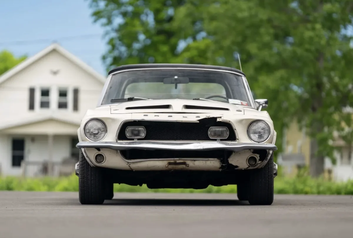 Pourquoi cette Ford Mustang accidentée et rouillée pourrait se vendre à prix d'or ? (+images)