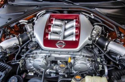 Nissan trop "passionnée par le V6" pour abandonner les moteurs thermiques !