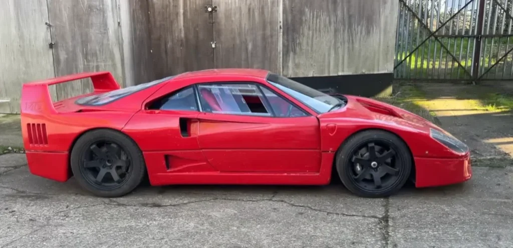 Cette réplique de Ferrari F40 a coûté moins de 100 000 € : un spécialiste de la vraie F40 l'essaie et n'en revient pas