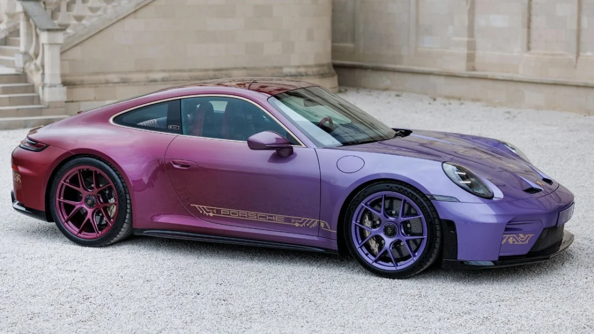 Cette Porsche 911 GT3 "Tree of Life" a demandé 400 heures de peinture pour célébrer tout un pays