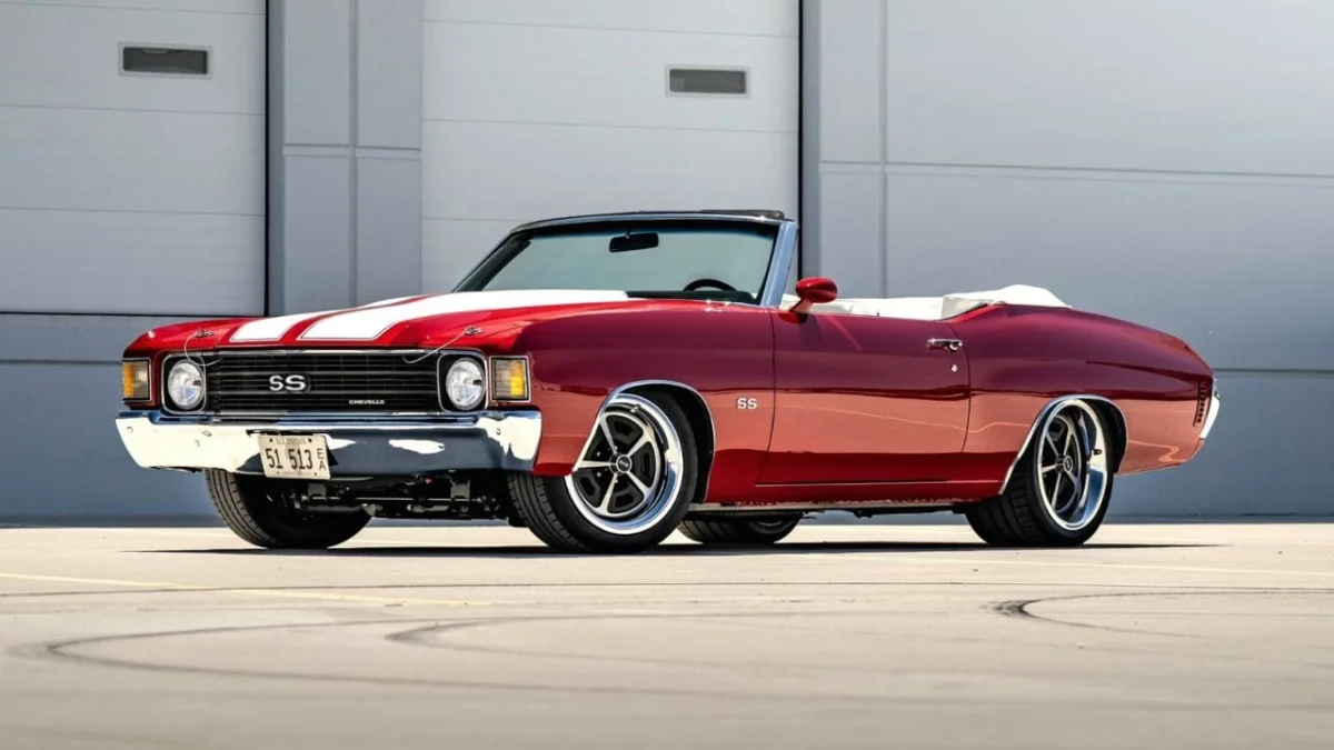 Cette Chevrolet de 1972 semble sage, mais son V8 de 650 ch en fait le cabriolet à ne surtout pas manquer cet été