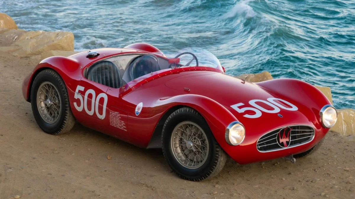 Cette Maserati de course de 1954 pourrait s’envoler à près de 2,5 millions d'euros aux enchères, voici pourquoi