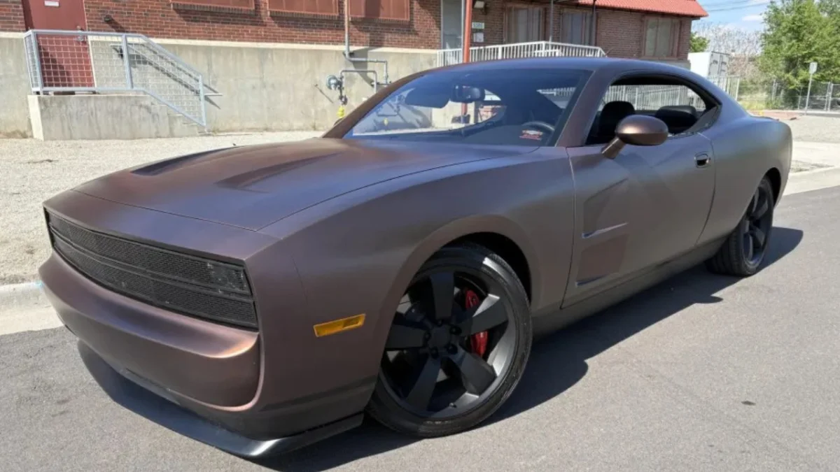 Dodge n’a jamais produit cette Charger SRT8 en coupé 2 portes… quelqu’un l’a construite quand même et elle est à vendre