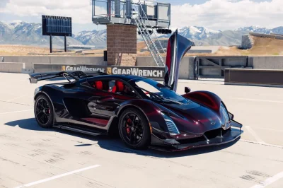 1 250 ch, un record à Laguna Seca et une carrosserie en carbone rouge dégradé : cette Czinger 21C défie Koenigsegg