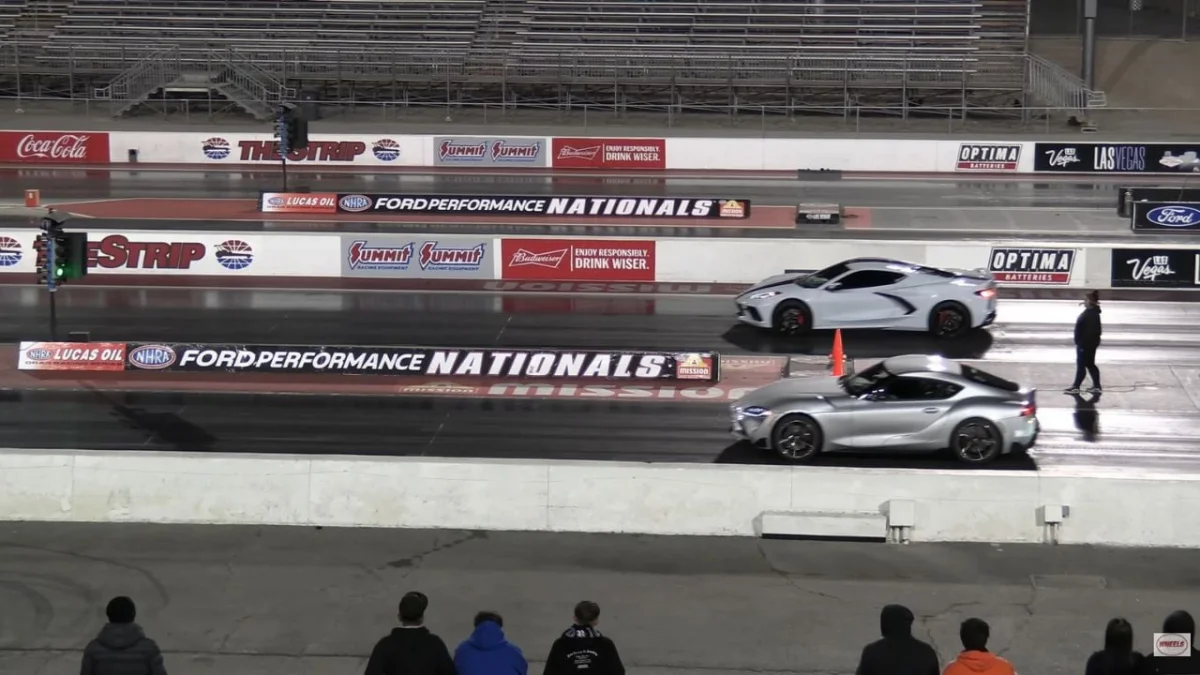 191 km/h au bout de la piste, mais défaite : l’étrange duel entre une Toyota Supra GR et une Corvette C8 Stingray