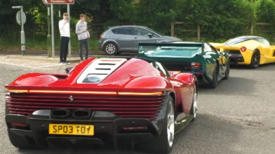À Goodwood, un convoi du club très privé Hypra Lusso éclipse les supercars "banales"