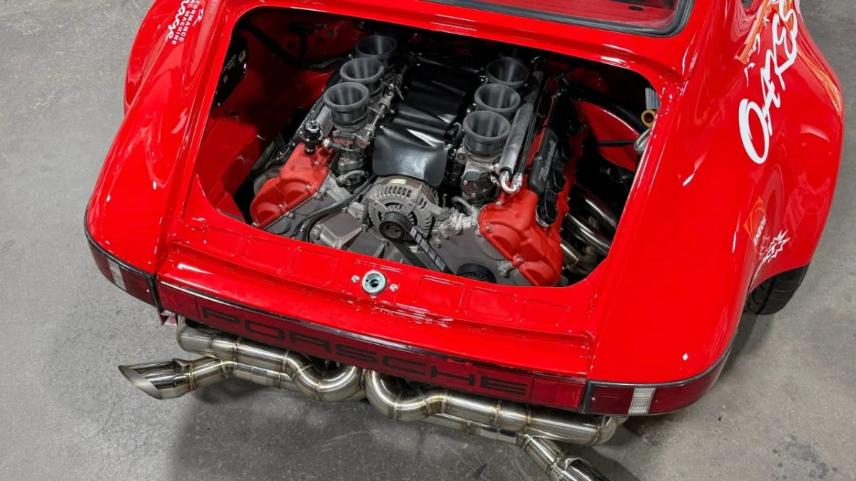 Un youtubeur greffe un V8 Ferrari dans une Porsche 911 de 1978 : la Porrari fait hurler les puristes