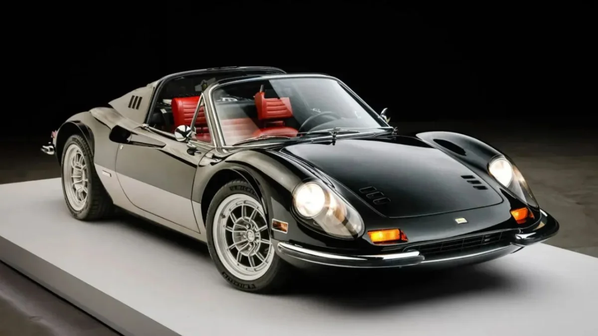 Cette Ferrari Dino 246 GTS n'est plus équipée de son V6 d’origine mais dépasse pourtant les 700 000 € aux enchères