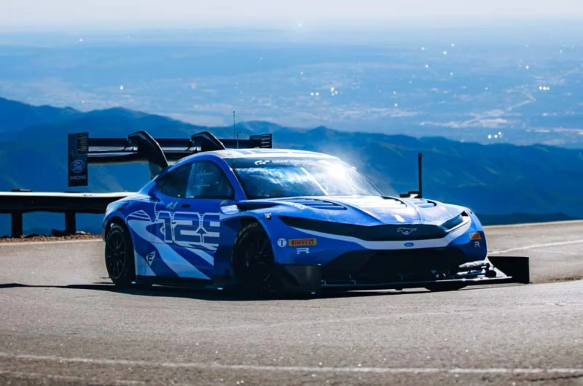 Romain Dumas : revivez sa montée victorieuse à Pikes Peak 2026 ! (+ vidéo)