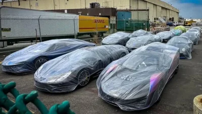 Qui a abandonné 13 hypercars estimées à plus de 40 millions d'euros à l'aéroport de Los Angeles ?