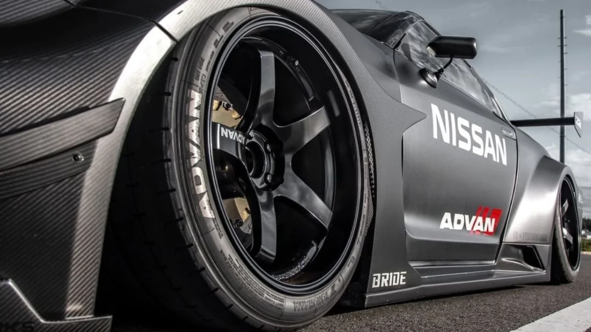 On dirait une voiture de course, pourtant cette Nissan GT-R R35 revue par Liberty Walk roule bien sur route ouverte
