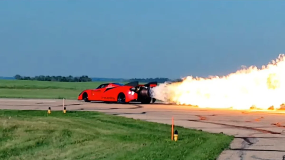 Il rêvait d’une Ferrari unique : 17 ans plus tard, elle embarque deux moteurs d’avion et développe 18 000 ch