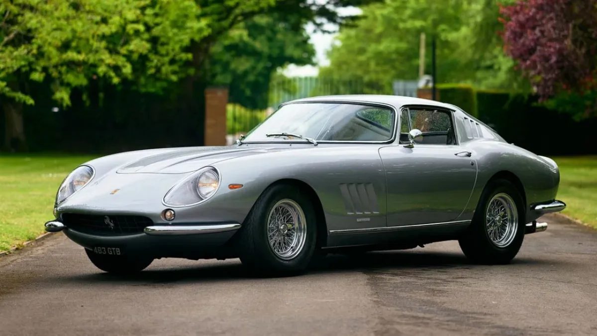 L’ancienne Ferrari 275 GTB/4 d’Eric Clapton refait surface : près de 3,4 millions d’euros pour ce rare exemplaire