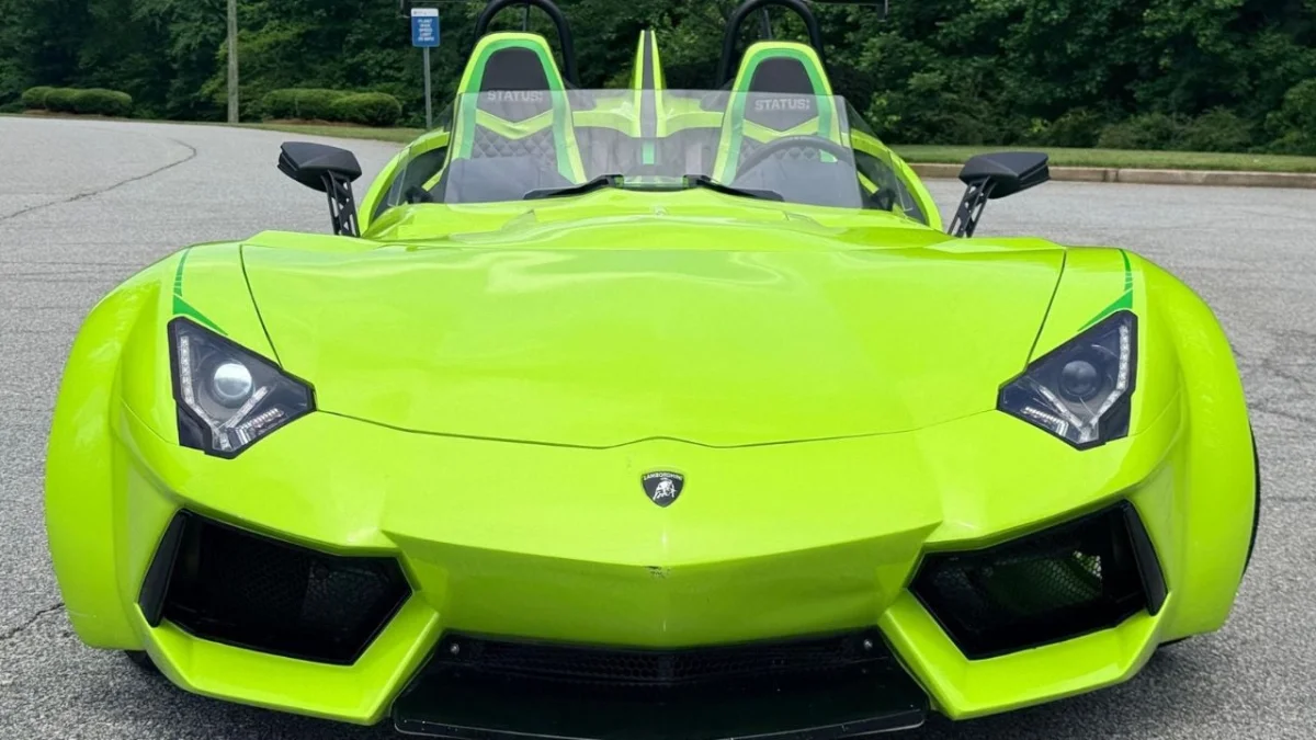 Il a sans doute coûté plus de 40 000 € à construire… mais personne n'a voulu de ce Polaris Slingshot grimé en Lamborghini Aventador