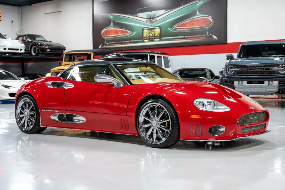 On ne compte que deux exemplaires de cette Spyker dans le monde, l'une vient d'être vendue à prix d'or