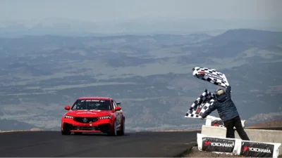 "On ne bat jamais la montagne" : il pulvérise un record vieux de huit ans… avant de le perdre pour seulement 0,07 seconde à Pikes Peak