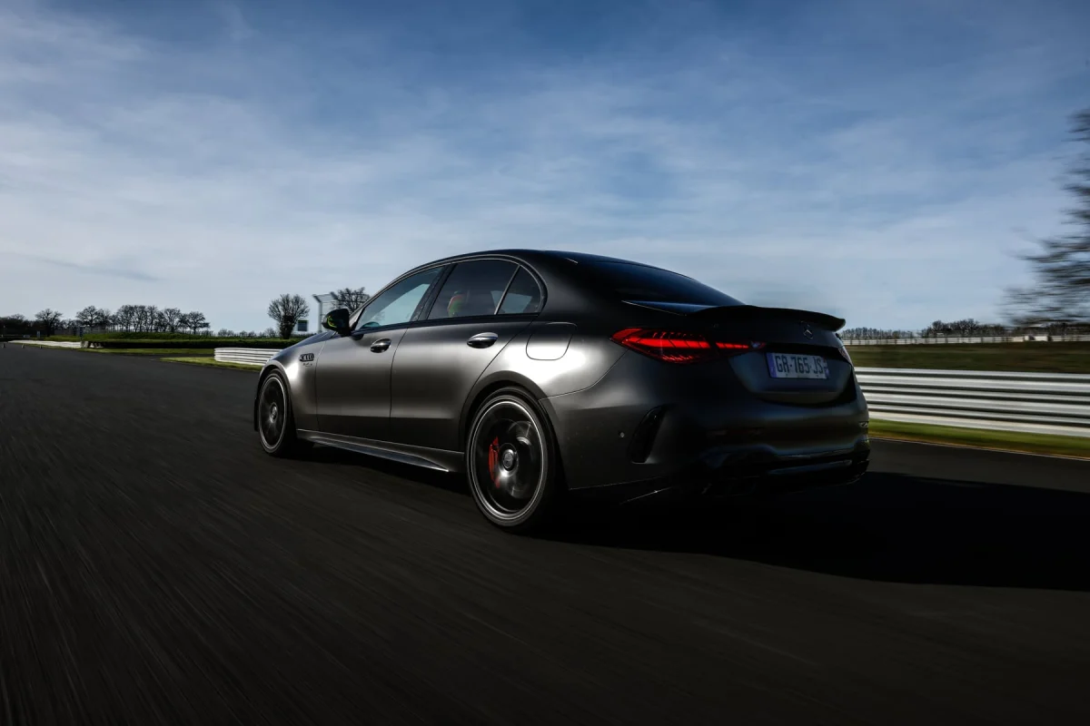 La rivale Mercedes-AMG de la BMW M3 électrique se prépare !