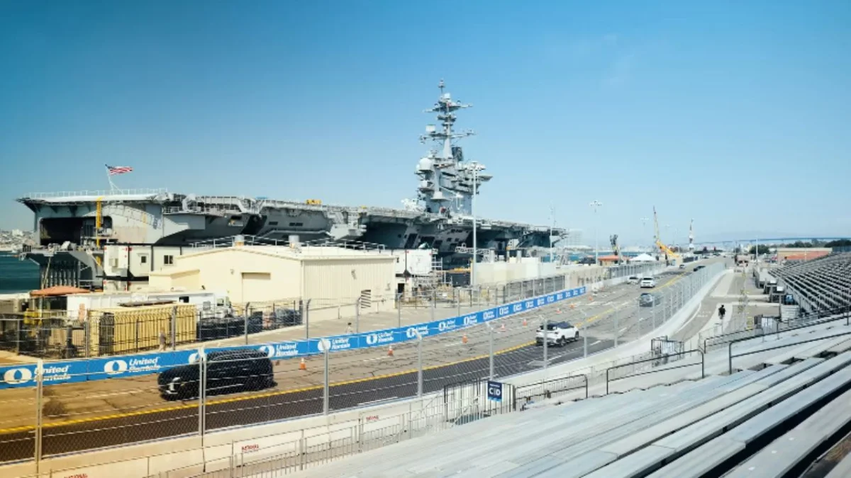 La NASCAR a construit un circuit au milieu des porte-avions : les coulisses d'un chantier hors norme