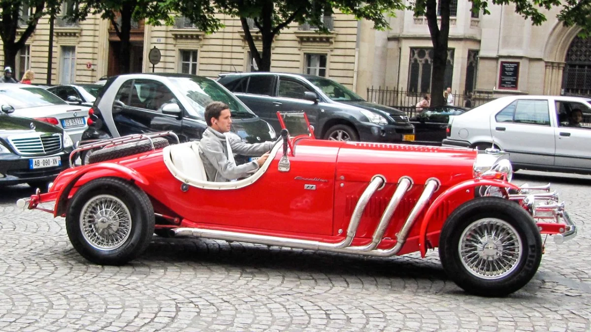 Avec moins d'une tonne et un V8 Corvette, cette Excalibur oubliée rivalisait avec les meilleures sportives américaines