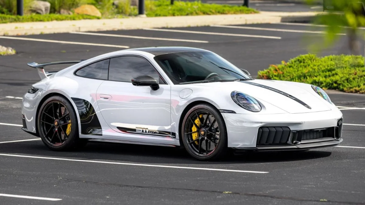 Une Porsche 911 à plus de 200 000 € ou la vie de famille ? Ce jeune père a fait son choix
