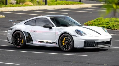 Une Porsche 911 à plus de 200 000 € ou la vie de famille ? Ce jeune père a fait son choix