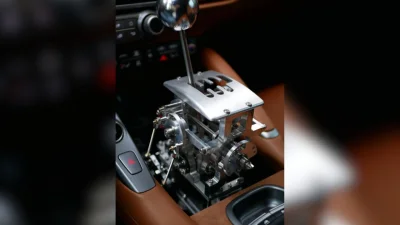 Et si la Corvette C8 ZR1 retrouvait enfin un levier à grille ? Rezvani a trouvé une solution