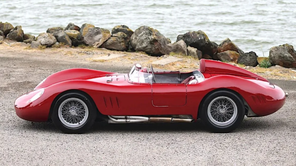 Cette Maserati de course de 1957 vise les 2,4 millions d'euros aux enchères, mais peine encore à trouver preneur