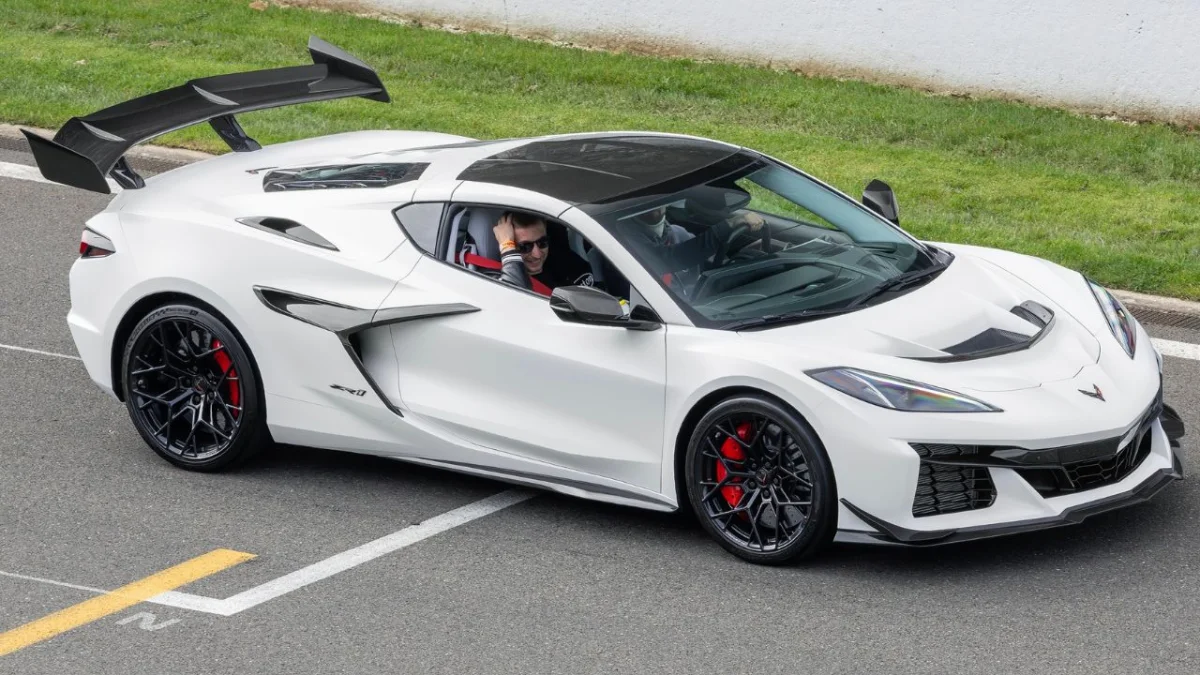 Pourquoi les propriétaires de Corvette ZR1 sont fiers de voir leur peinture s'écailler