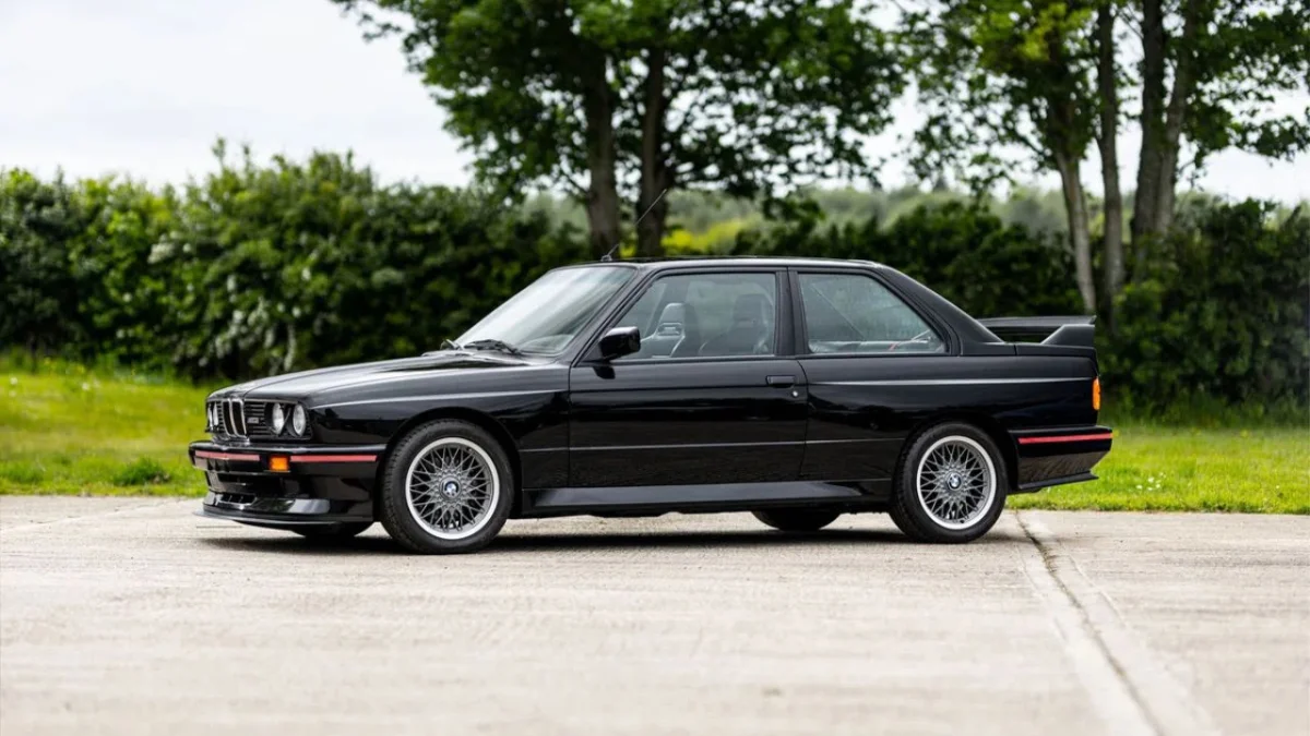 Cette BMW M3 E30 de seulement 4 503 km vient d'exploser tous les records avec une vente à 477 000 €