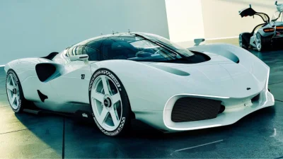 Le designer de la Bugatti Chiron défie toute l'industrie avec une hypercar V12 de 1 070 ch en boîte manuelle