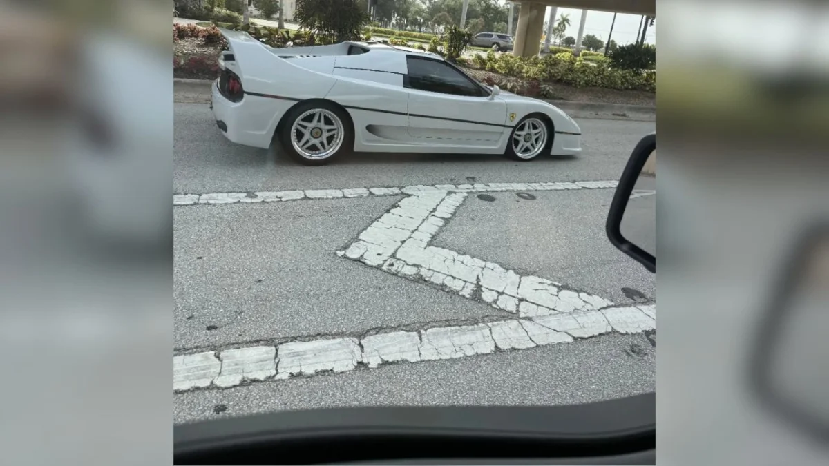 Il pense photographier une rarissime Ferrari F50... Reddit repère immédiatement l'imposture