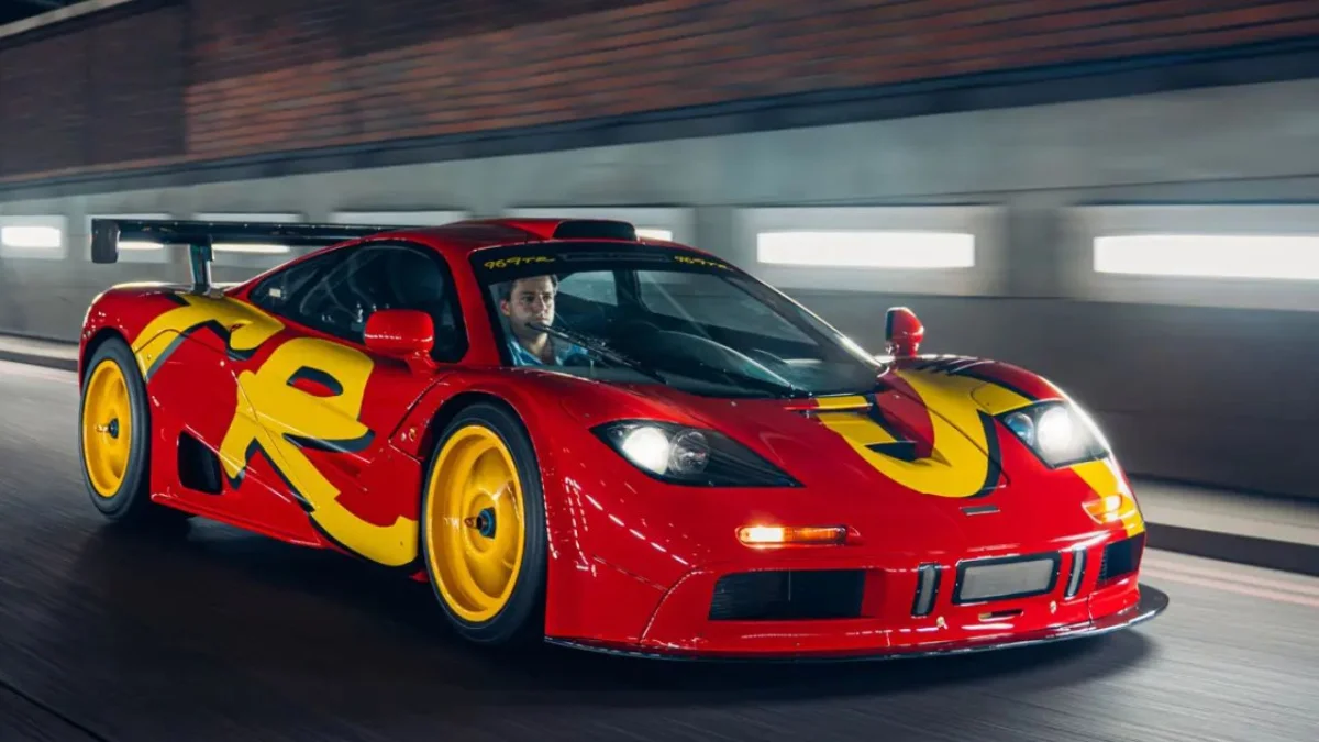 Une McLaren de course, une légende du rock et plus de 30 millions d'euros : la vente qui affole les collectionneurs
