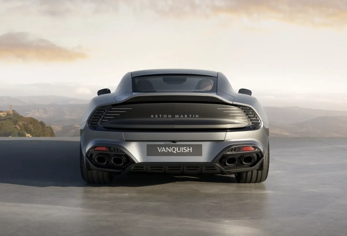 Aston Martin Vanquish Anniversaire : il n'y aura que 50 chanceux pour profiter de son V12