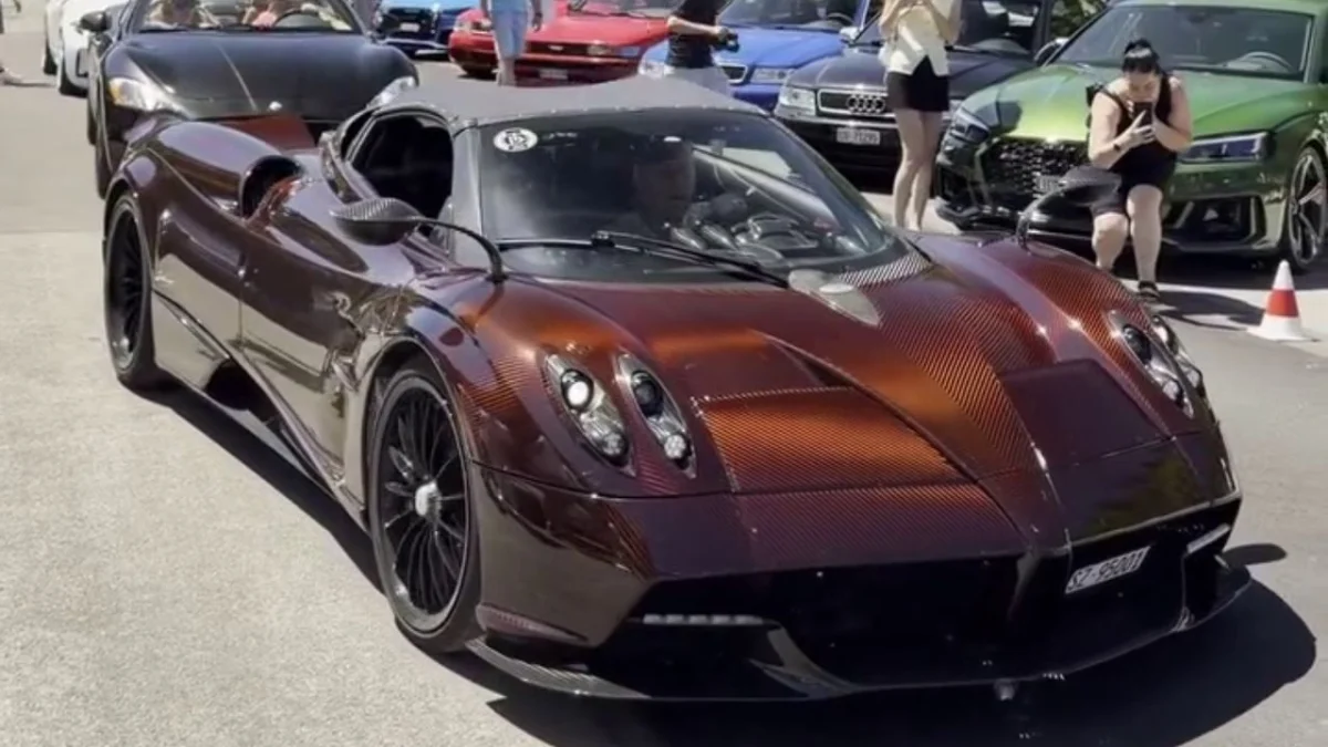 Plus de 126 000 km au compteur : cette Pagani Huayra Roadster est devenue son daily