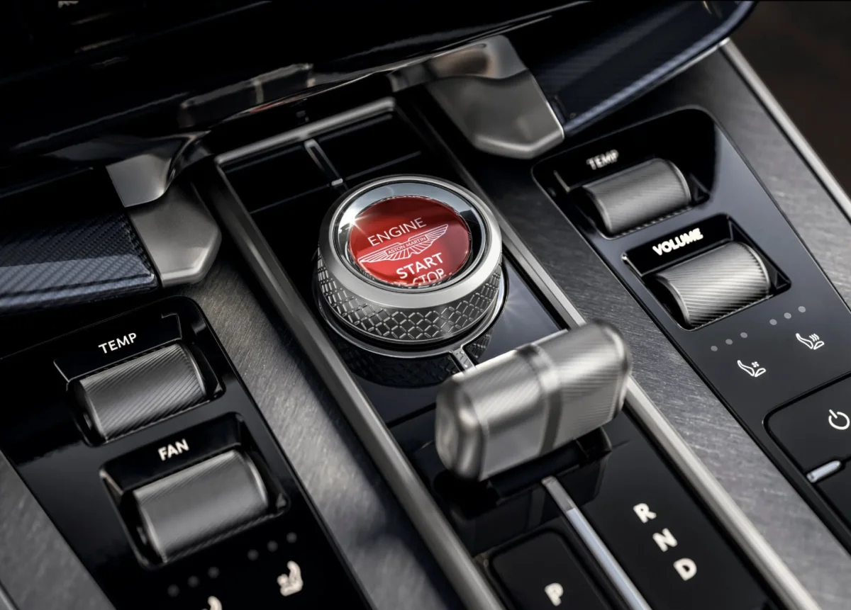 Aston Martin : après 7 faillites, la marque emprunte encore 735 millions de dollars