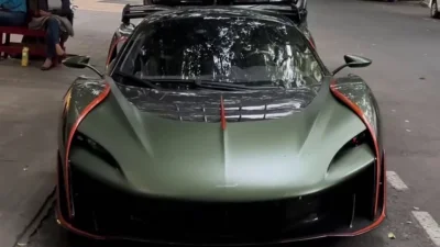 Une McLaren Sabre, produite à seulement 15 exemplaires, repérée dans les embouteillages de Mexico
