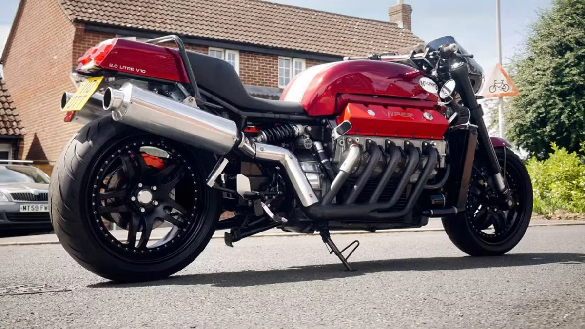 Cette incroyable moto à moteur V10 de Dodge Viper atteint un prix fou aux enchères