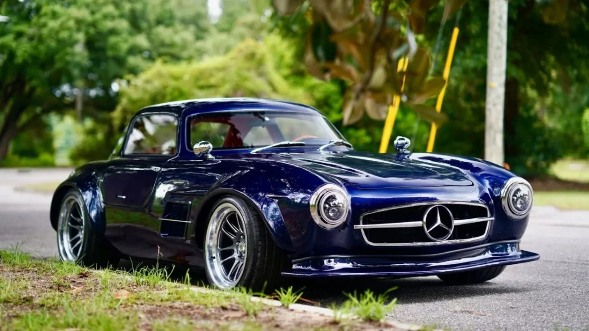 Cette Chrysler Crossfire se fait passer pour une Mercedes 300 SL… et coûte près de 260 000 €