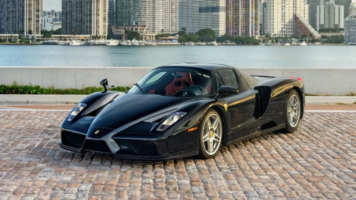 Cette Ferrari Enzo a "trop roulé" : plus de 5 millions d'euros envolés à cause de son kilométrage