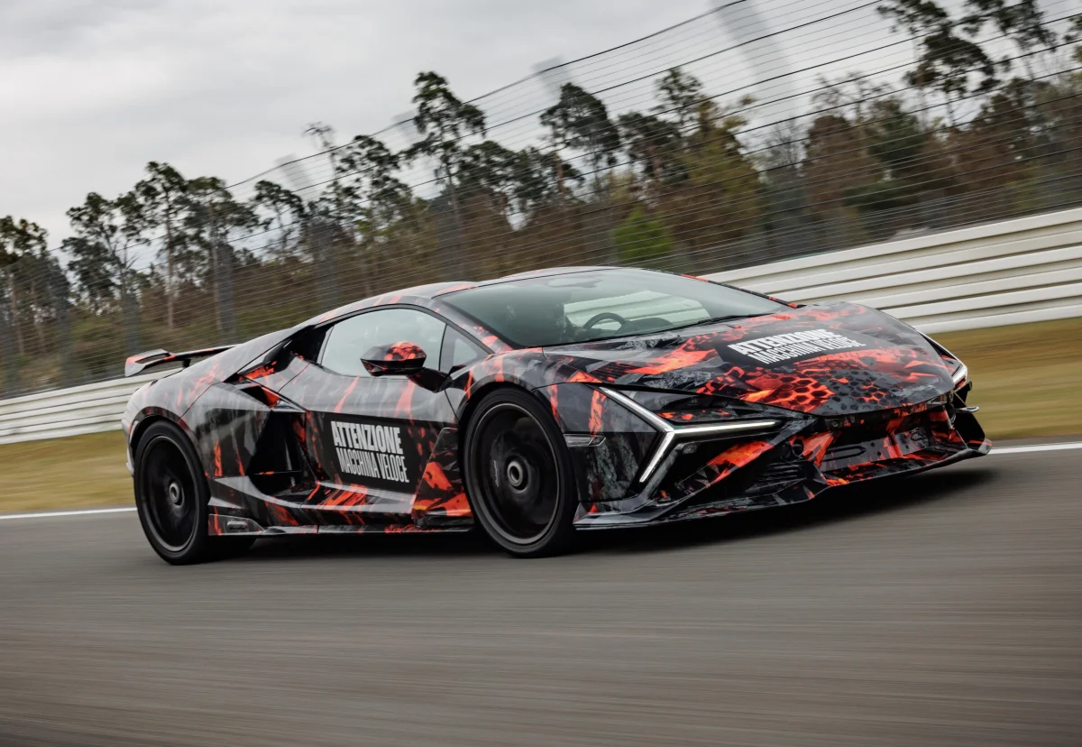 Lamborghini Revuelto SV : un chrono record au Hockenheimring avant sa présentation
