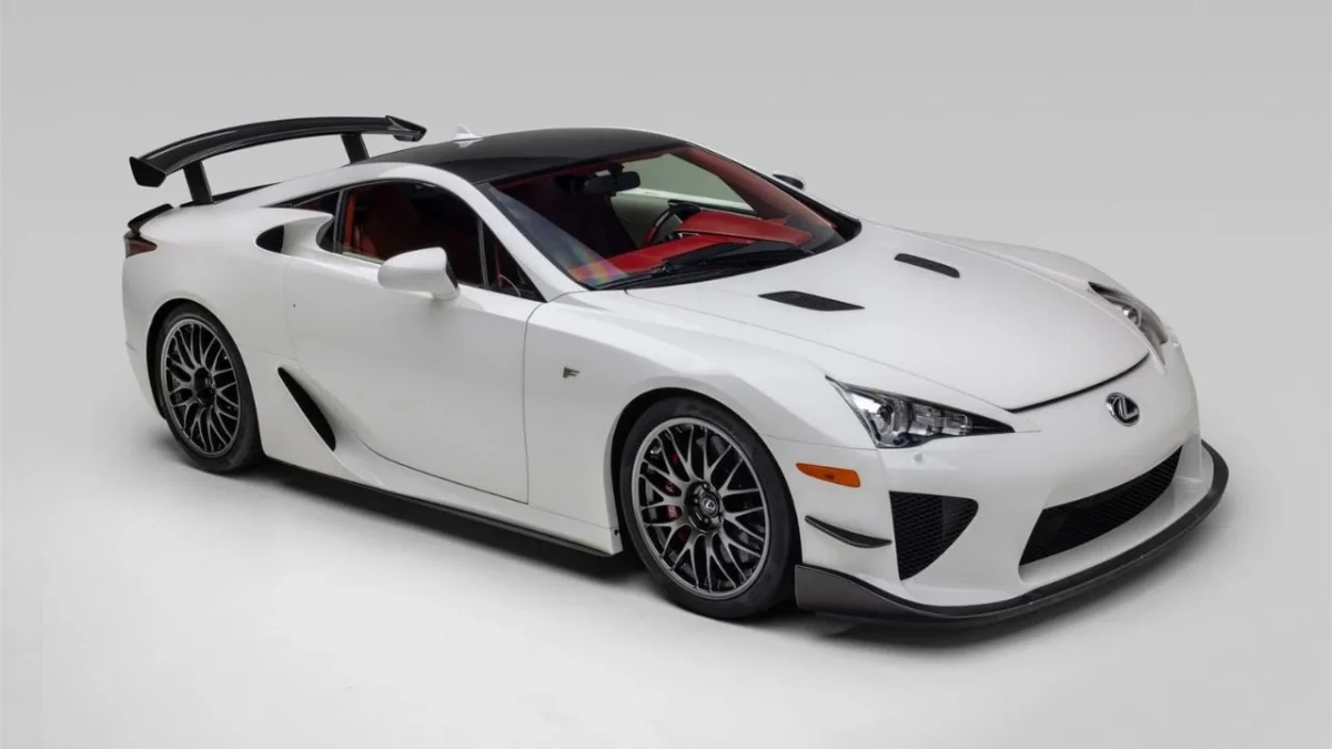 Des années d’ingénierie pour finir enfermée au garage : le paradoxe de la Lexus LFA Nürburgring